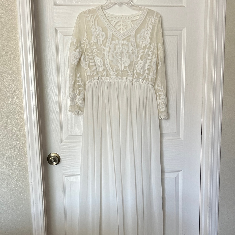 Elegant White Lace Maxi Dress